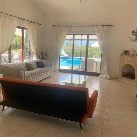 Amandine Villa Peyia