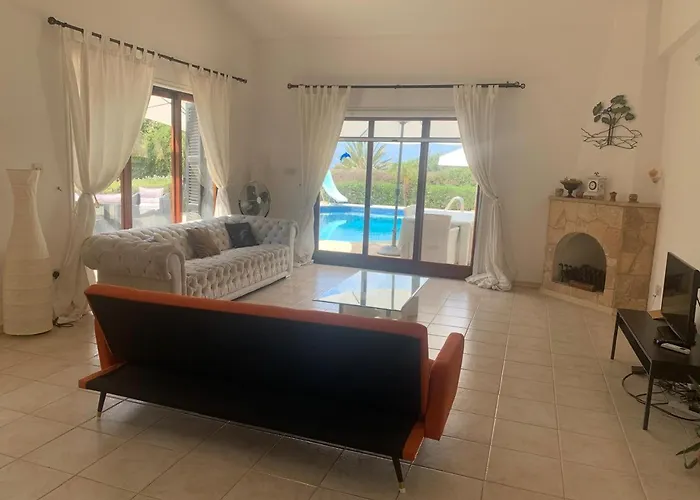 Amandine Villa Peyia